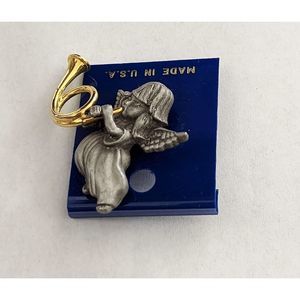New vintage Daria pewter angel pin with French horn 1"